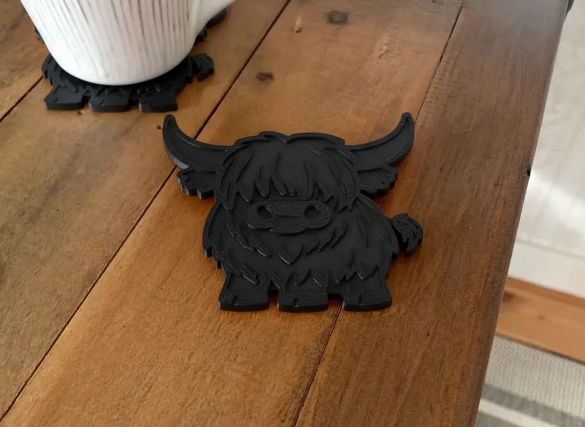 Suport Pahar Decorativ Imprimat 3D Model Bovină Highland - culoare black scene, produs imprimat 3D Vibecraft
