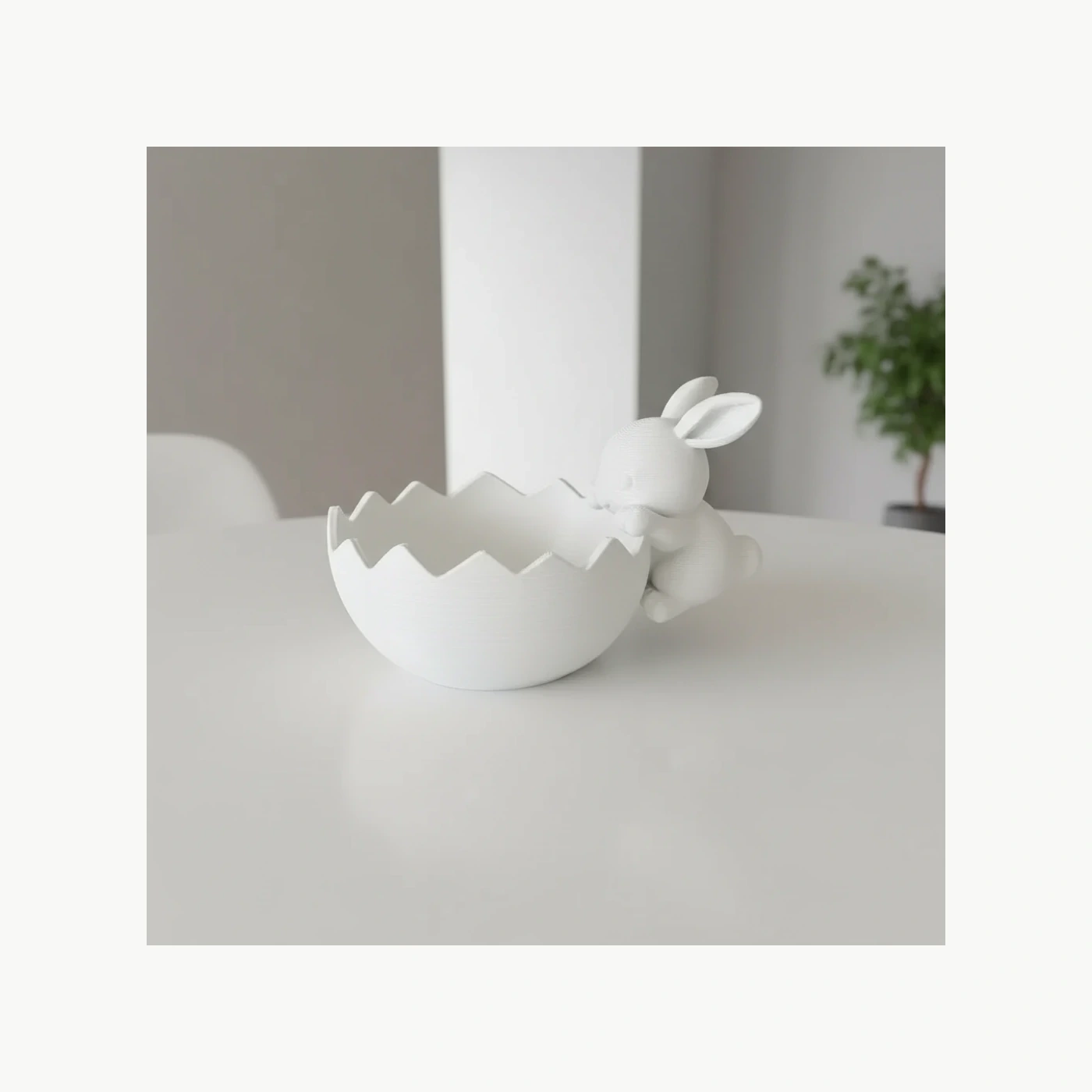 Vas Decorativ Iepuraș Jucăuș, Inspirat din Coajă de Ou - culoare white scene, produs imprimat 3D Vibecraft