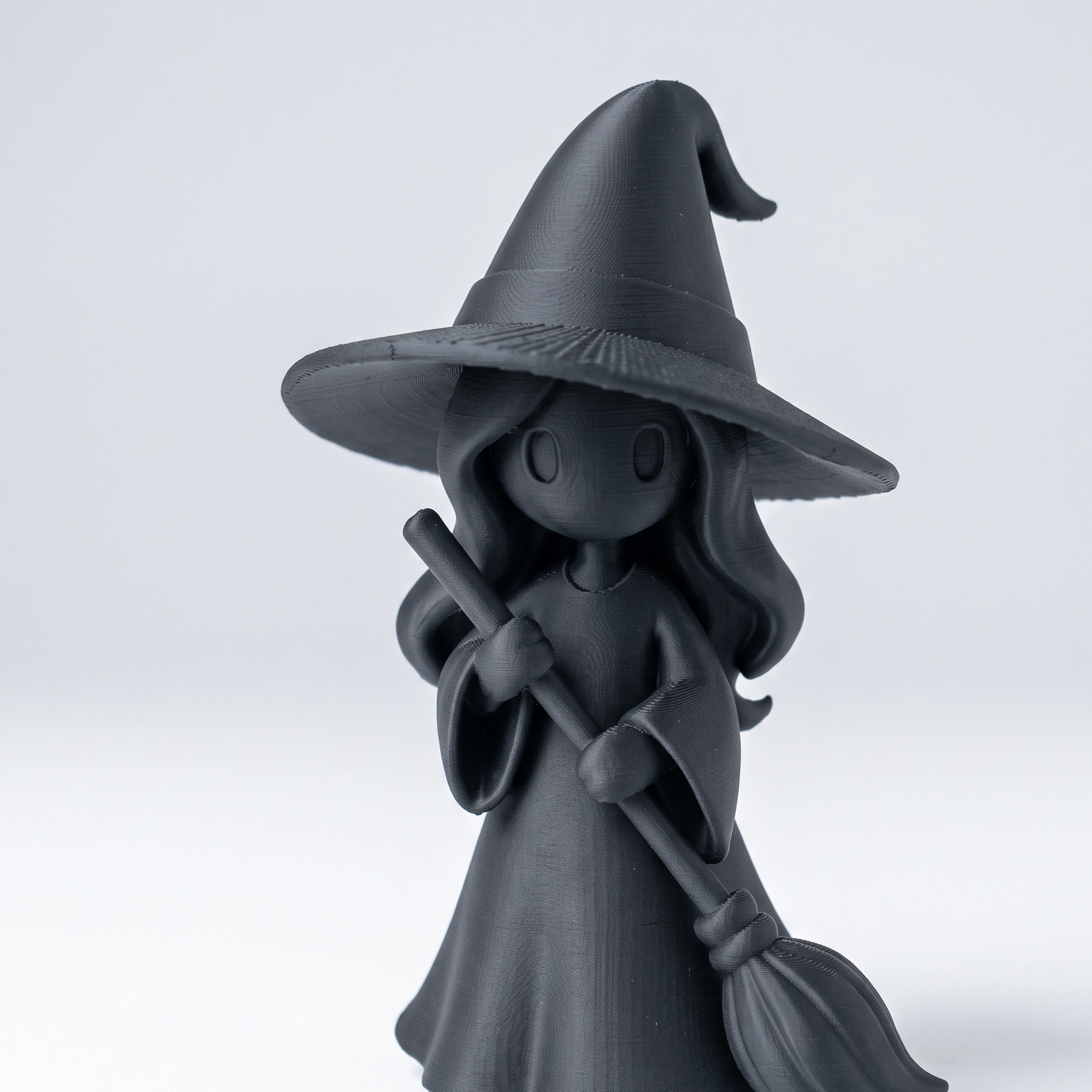 Figurină vrăjitoare stilizată Halloween, imprimată 3D - 6,23 × 5,84 × 10 cm - Negru compozit mat, imprimare 3D Vibecraft