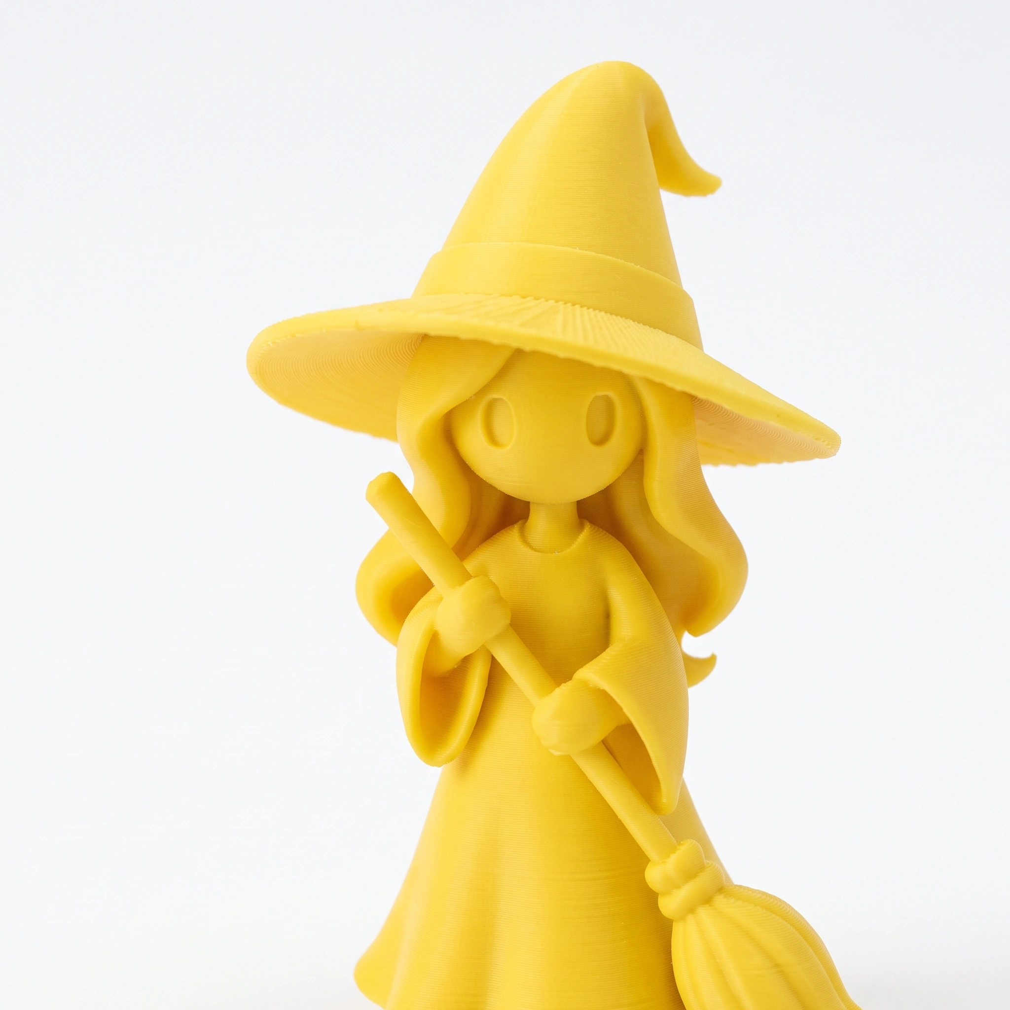 Figurină vrăjitoare stilizată Halloween, imprimată 3D - 6,23 × 5,84 × 10 cm - culoare Galben, imprimare 3D Vibecraft